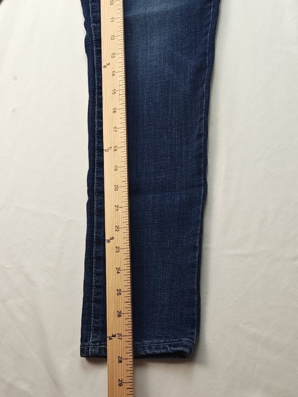 Levi's 311 Shaping Skinny Dark Medium Wash Jeans Women's Size 29 - Picture 9 of 11